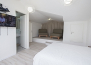 5 bedrooms reno villa - gallery floor